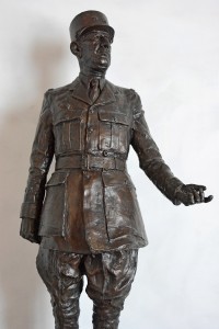  | 18 escultura de Charles du Gaulle, museo de armas_ger