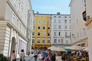  | 6 Mozart Mozart Geburtshaus, casa donde nacio, en Mozart Platz (edificio amarillo)_ger