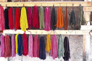  | 2 lanas teñidas en diferente colores, Chinchero_ger