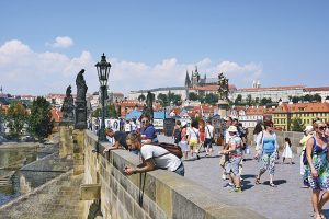  | 11 Karluv most,el puente Carlos une old town con barrio Mala Strana_ger
