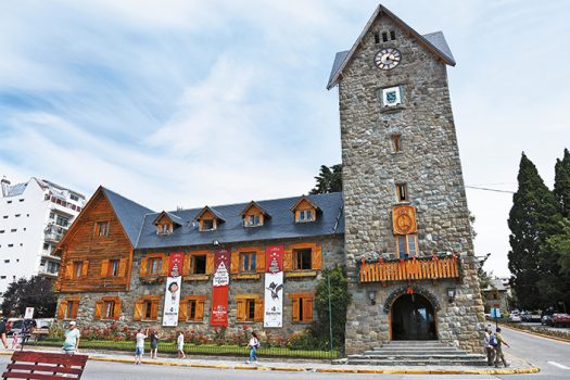  | edificio de centro civico de Bariloche en la plaza central de estilo suizo DSC_0691_ger