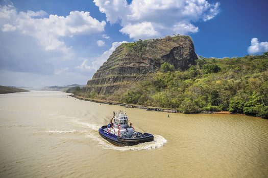  | Tugboat along the Panama Canal