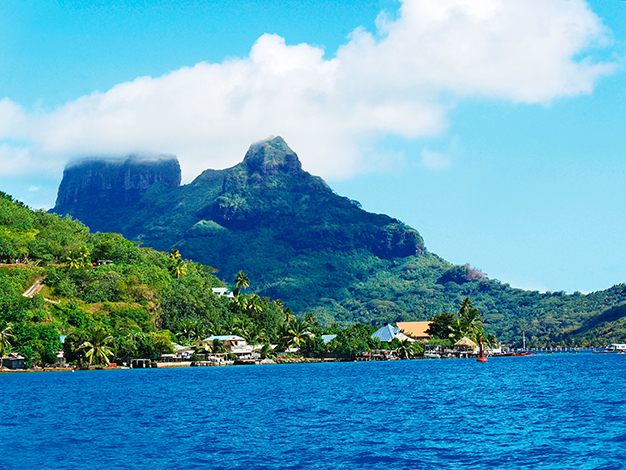 4 las volcanes Otemanu y Pahia se elejen al centro de atoton, Bora Bora ...