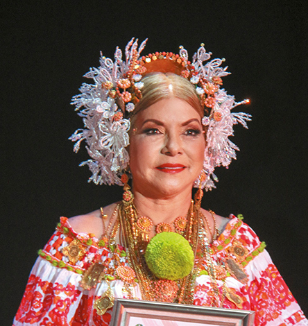 CULTURALES EVENTOS  | Dra. Carmen Amada Pinzón galardonada en "Pinceladas del Folklore Panameño"