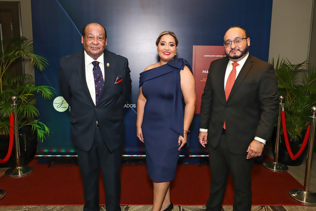 CULTURALES EVENTOS  | DR. CANDELARIO SANTANA VÁSQUEZ PRESENTA LIBRO