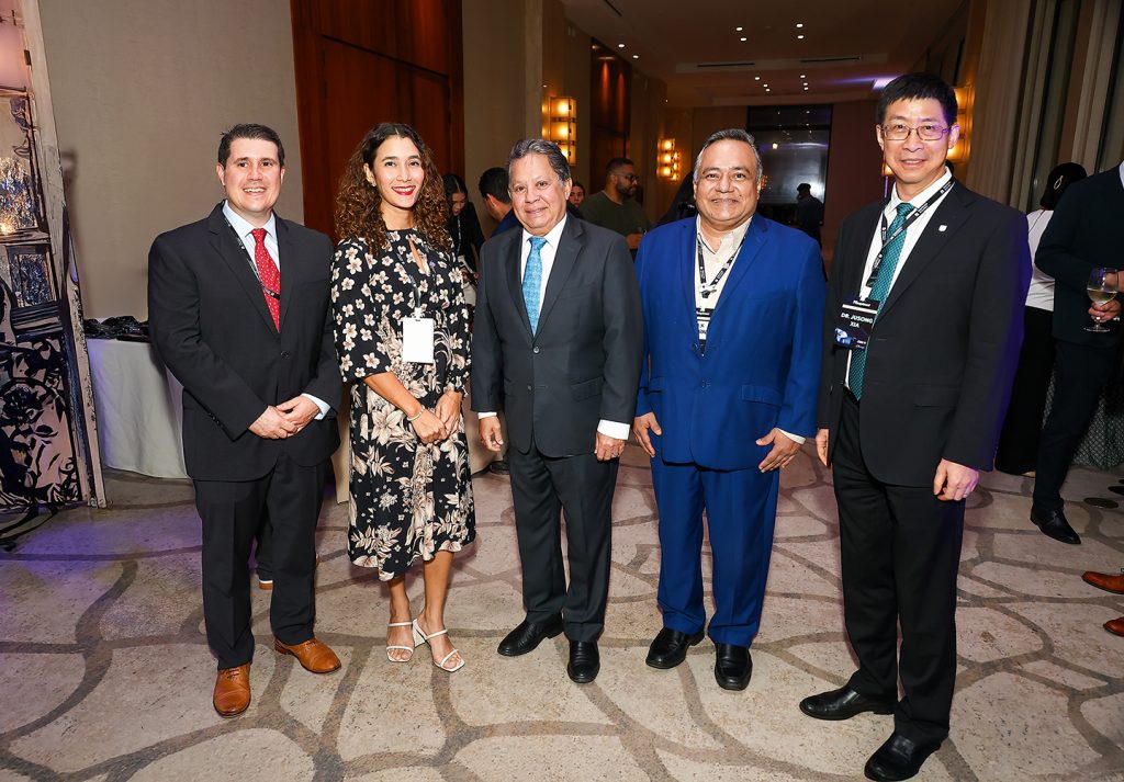 EMPRESARIALES EVENTOS  | HOSPIMED LANZA EL PRIMER RESONADOR UHF DE CUERPO COMPLETO EN PANAMÁ