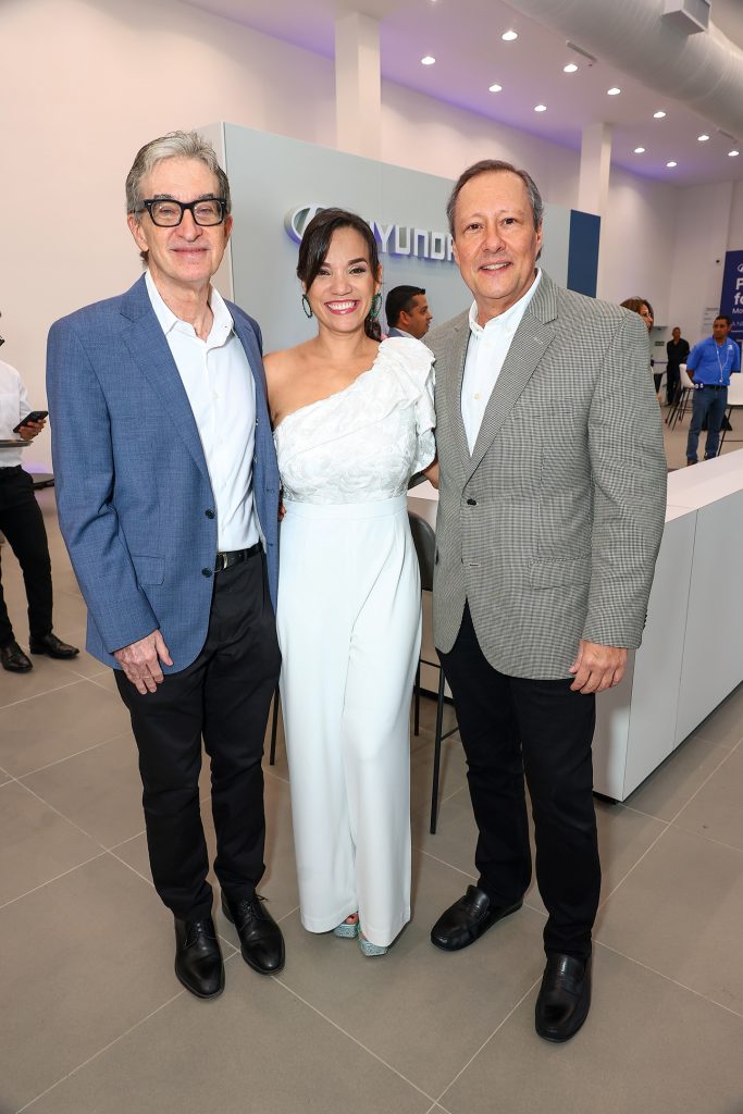 EMPRESARIALES  | PETROAUTOS INAUGURA MODERNA SUCURSAL EN COSTA VERDE