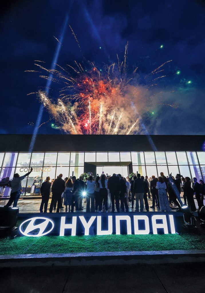 EMPRESARIALES  | PETROAUTOS INAUGURA MODERNA SUCURSAL EN COSTA VERDE