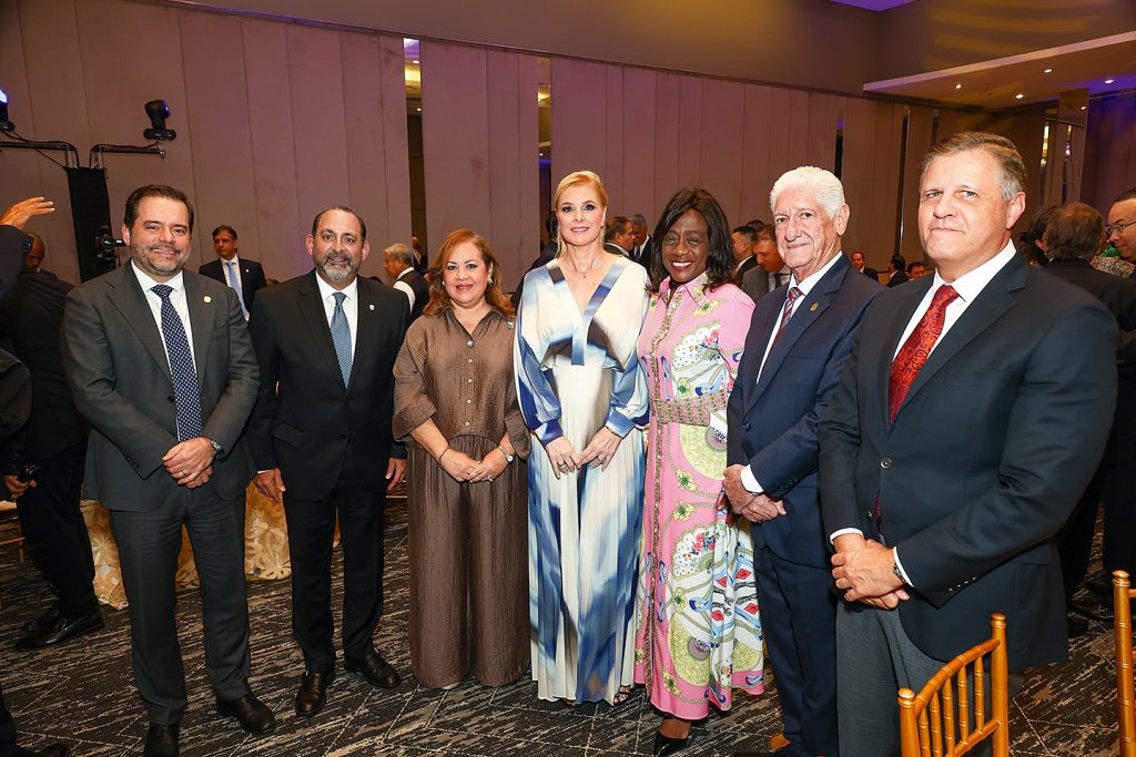 EMPRESARIALES EVENTOS  | APEDE juramenta directiva