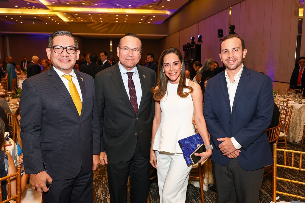 EMPRESARIALES EVENTOS  | APEDE juramenta directiva