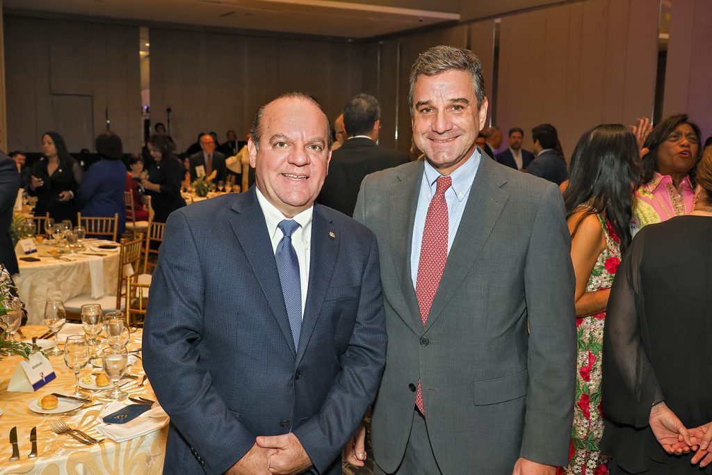 EMPRESARIALES EVENTOS  | APEDE juramenta directiva