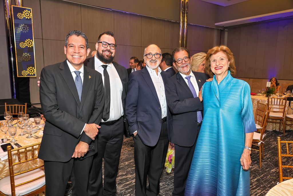 EMPRESARIALES EVENTOS  | APEDE juramenta directiva