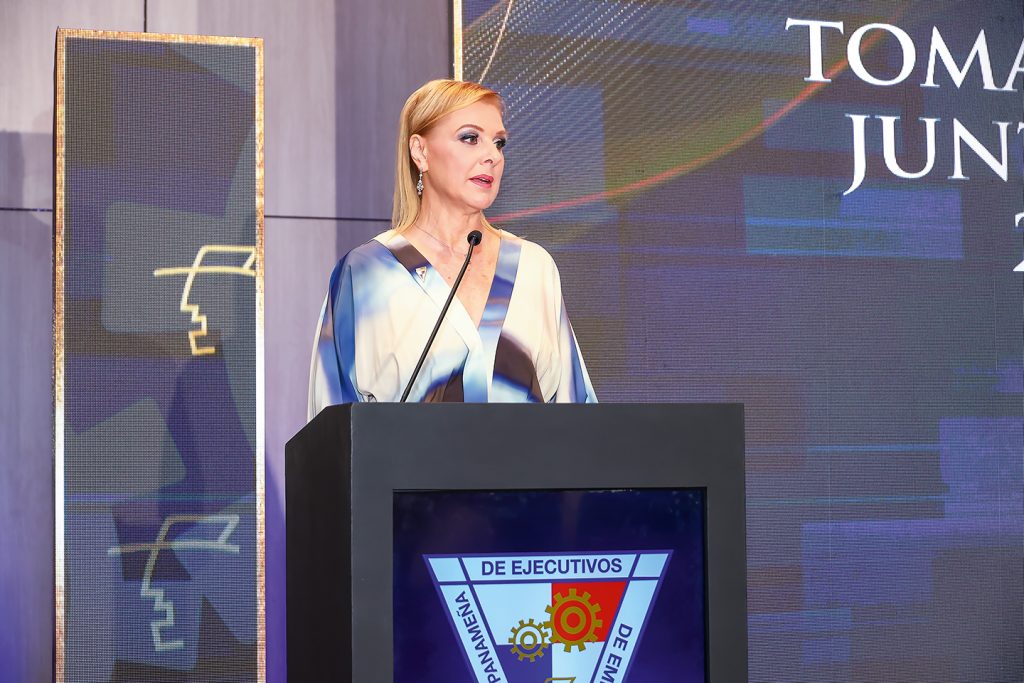EMPRESARIALES EVENTOS  | APEDE juramenta directiva
