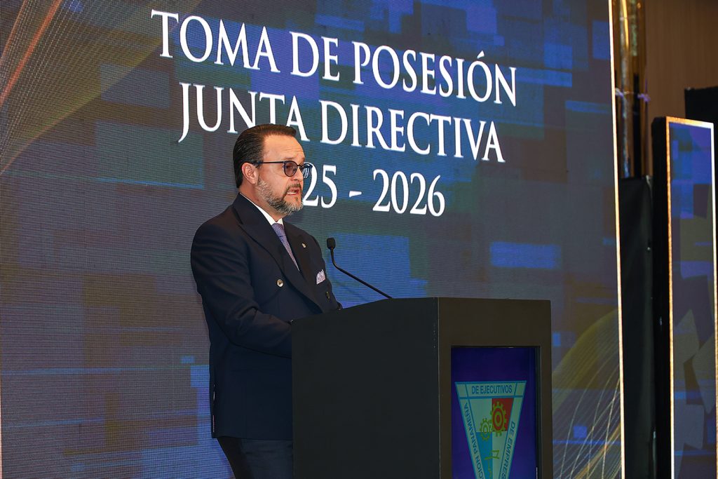 EMPRESARIALES EVENTOS  | APEDE juramenta directiva