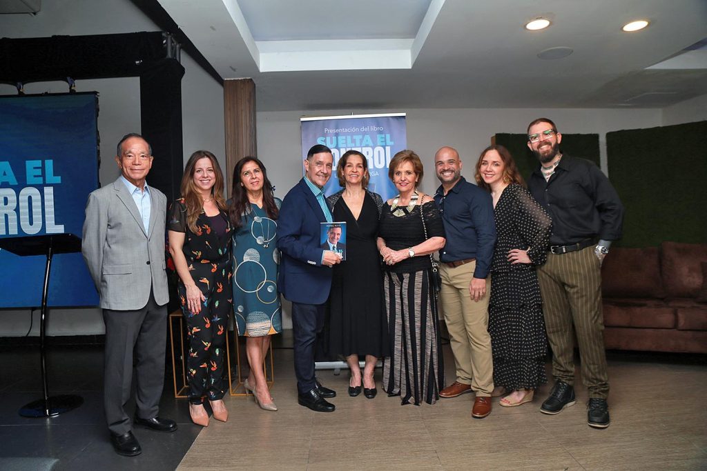 EVENTOS  | Azael Pitti presentó su primer libro