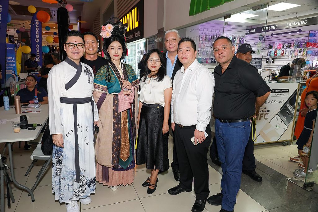 BLINK EVENTOS | ÉXITO MÁGICO DEL FESTIVAL DE LA LUNA BLINK EVENTOS | ÉXITO MÁGICO DEL FESTIVAL DE LA LUNA