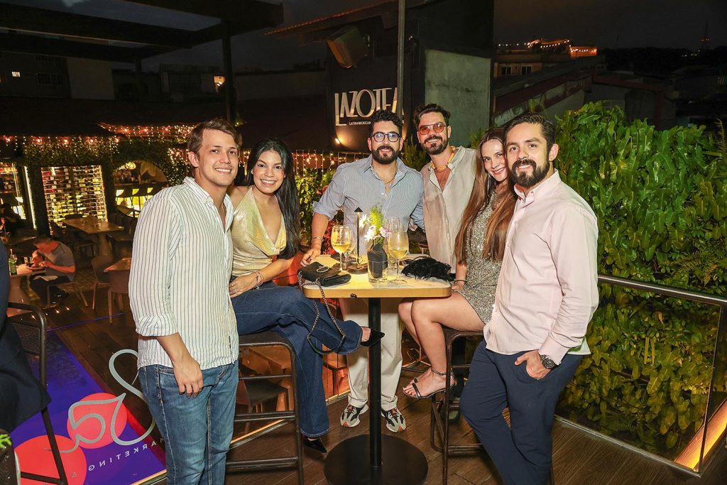 EMPRESARIALES  | BRINDIS POR UN NUEVO AÑO