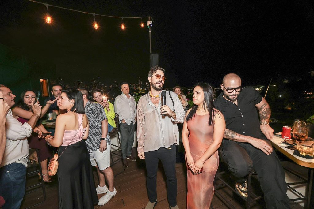 EMPRESARIALES  | BRINDIS POR UN NUEVO AÑO