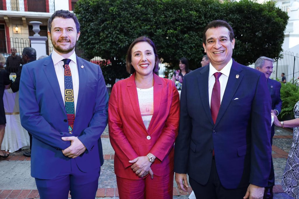 EMPRESARIALES  | Diplomacia y hermandad | KOSOVO