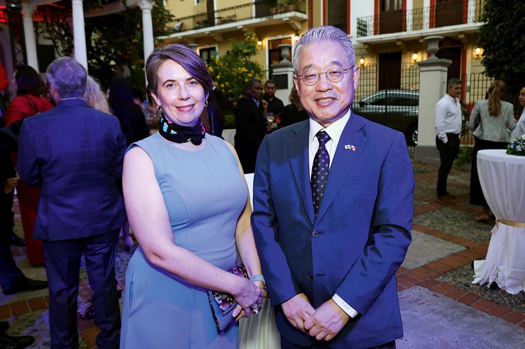 EMPRESARIALES  | Diplomacia y hermandad | KOSOVO