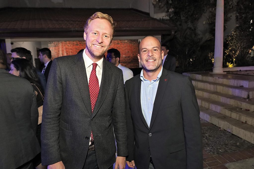 EMPRESARIALES  | Diplomacia y hermandad | KOSOVO