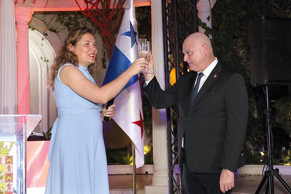 EMPRESARIALES  | Diplomacia y hermandad | KOSOVO