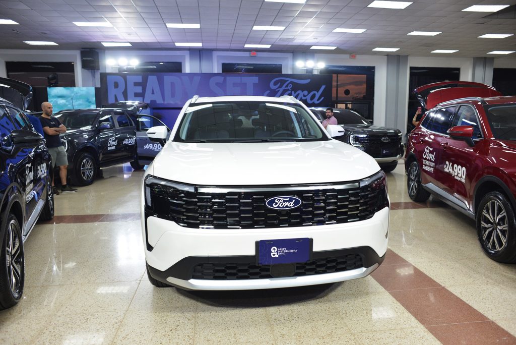 EMPRESARIALES  | EVOLUCIÓN CON NUEVA versión hibrida | Ford