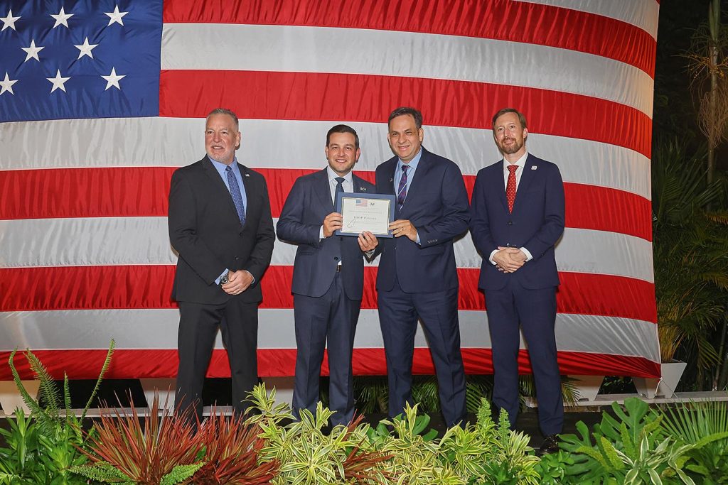 EMPRESARIALES  | Sólidos vínculos