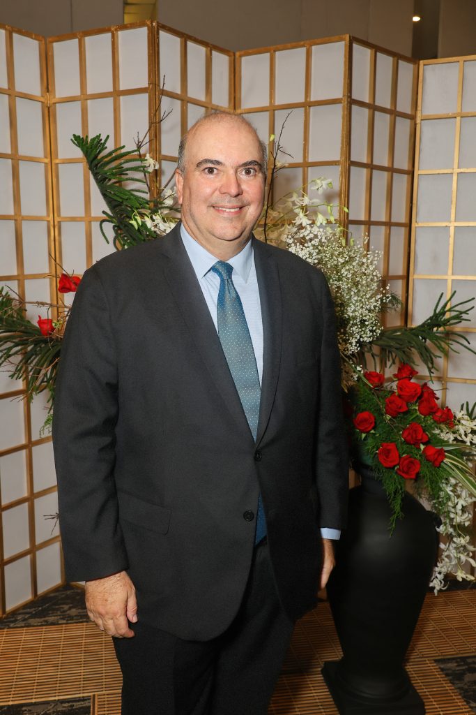 MR. TIE  | Alejandro Felix de Souza