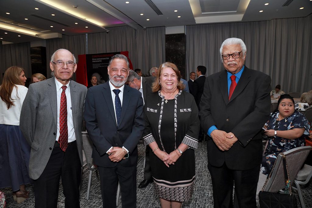 EMPRESARIALES  | Democracia e independencia