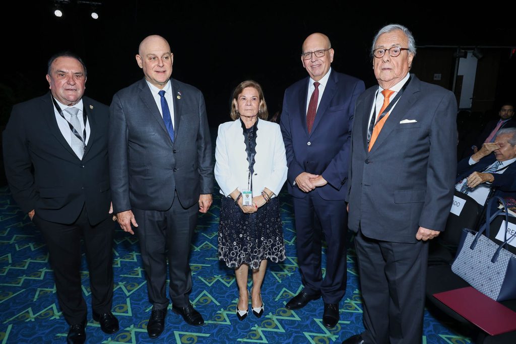EMPRESARIALES | Perú rinde homenaje EMPRESARIALES | Perú rinde homenaje