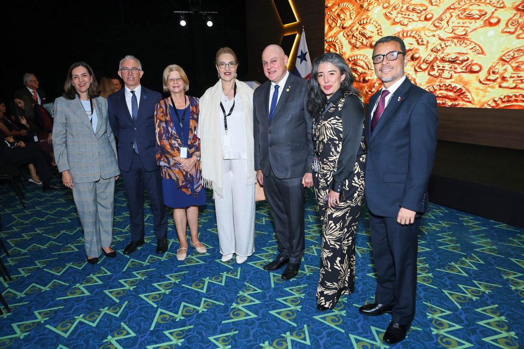 EMPRESARIALES | Perú rinde homenaje EMPRESARIALES | Perú rinde homenaje