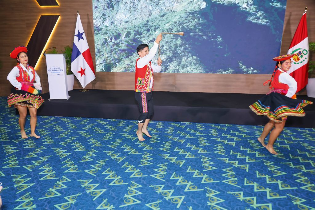 EMPRESARIALES | Perú rinde homenaje EMPRESARIALES | Perú rinde homenaje