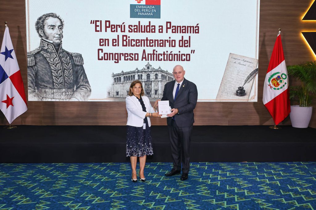 EMPRESARIALES | Perú rinde homenaje EMPRESARIALES | Perú rinde homenaje