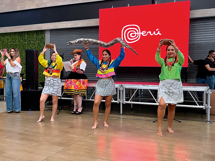 CULTURALES | Perú celebra su independencia CULTURALES | Perú celebra su independencia