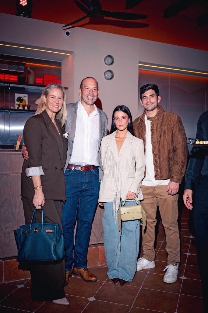 EVENTOS MODA SOCIALES  | VÉLEZ INAUGURA SU NUEVA FLAGSHIP EN MULTIPLAZA Y REFUERZA SU PRESENCIA EN PANAMÁ